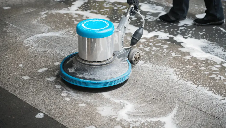 Impresa di pulizie con attività di lavaggio a secco e lavanderia