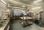 Laboratorio alimentare completamente attrezzato. Trasferimento dei diritti di locazione.
