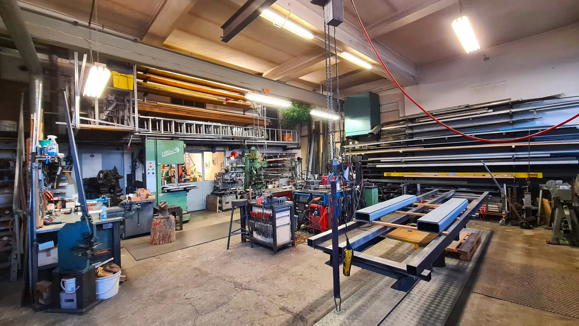 Entreprise de construction métallique, serrurerie et ferronnerie, établie depuis 25 ans